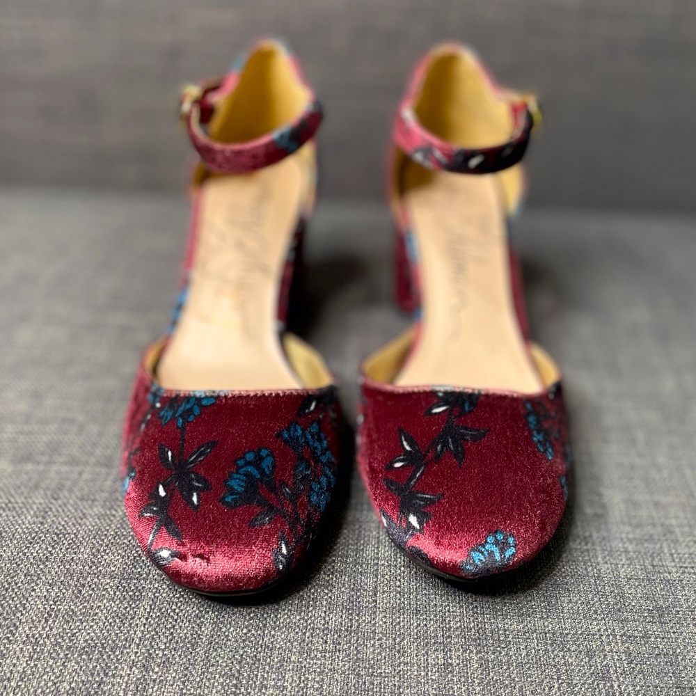 Libby Edelman Velvet Jennifer Pump - Picture 13 of 14